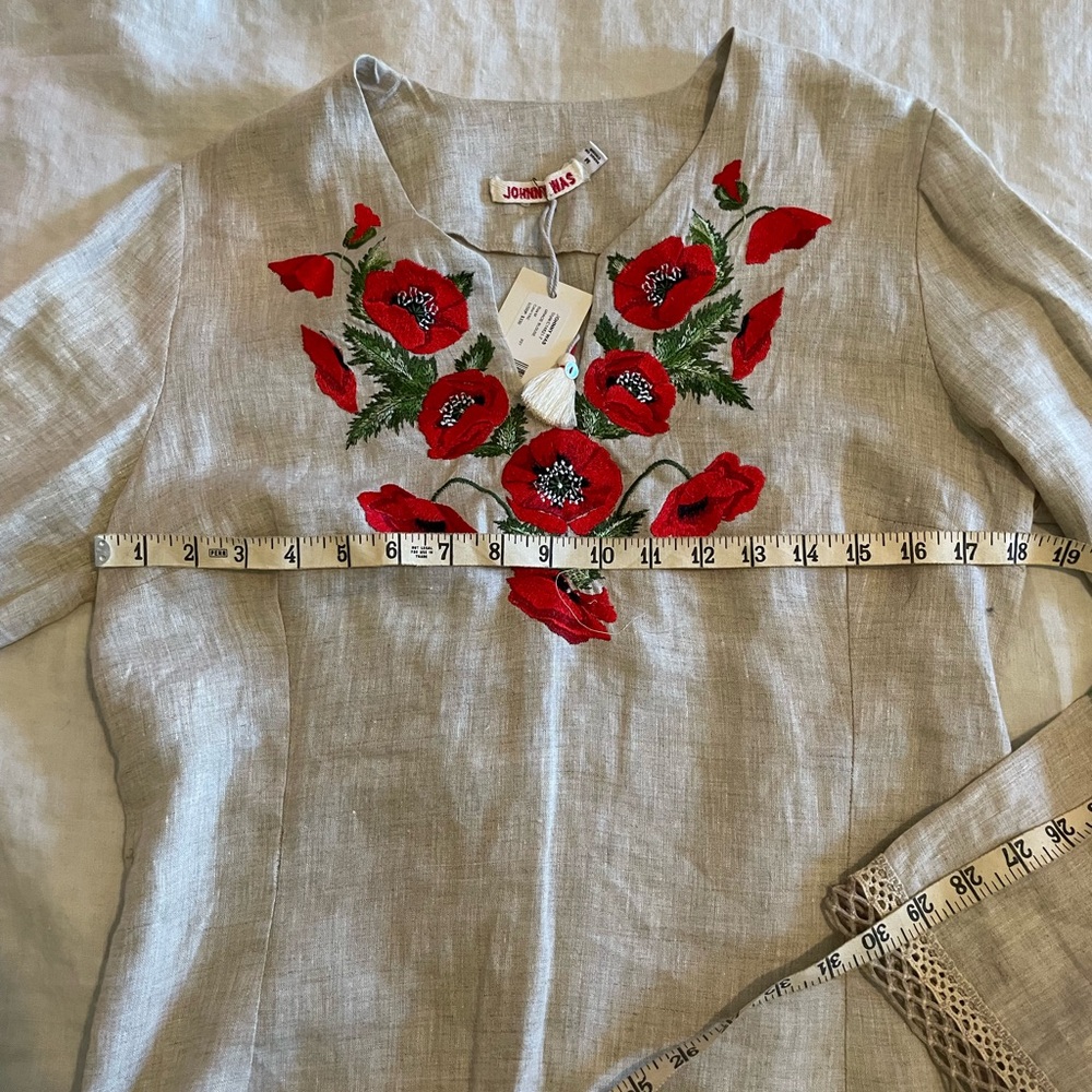 Johnny Was natural linen Blouse with Red Floral Embroidery - Picture 5 of 6